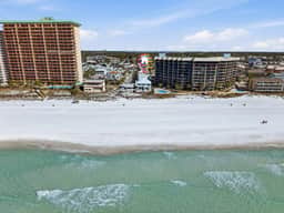 Castle by the Sea, 5BR/3BA, Sleeps 20, Luxury Beach House - Image 4