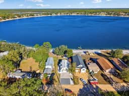 The Oak Cottage on Crystal Lake, 4BR/2BA, Sleeps 10 - Image 2
