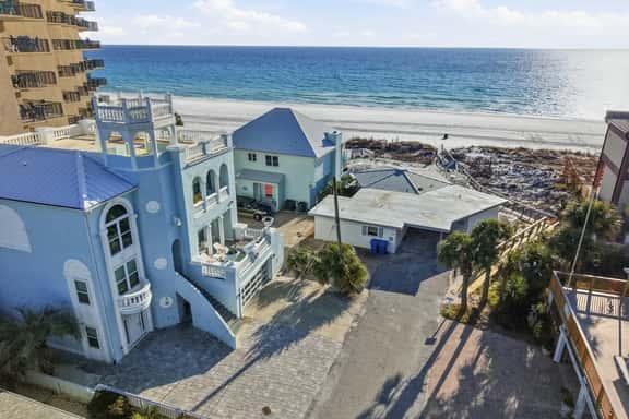 Castle by the Sea, 5BR/3BA, Sleeps 20, Luxury Beach House - Image 1