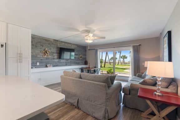 Summit #129, 1BR+BK/2BA, 1st Floor! - Image 5