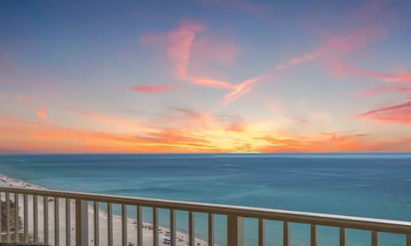Boardwalk C-1804, 2BR+Bk/2BA, Heated Outdoor Pool! - Image 4