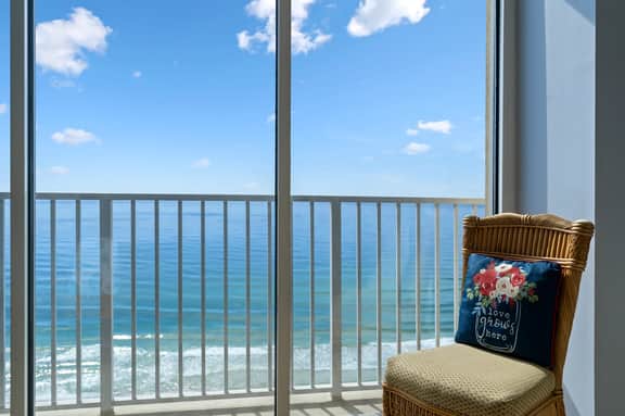 Boardwalk C-1804, 2BR+Bk/2BA, Heated Outdoor Pool! - Image 3
