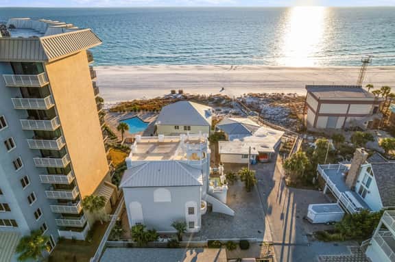 Castle by the Sea, 5BR/3BA, Sleeps 20, Luxury Beach House - Image 3