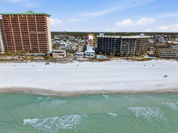 Castle by the Sea, 5BR/3BA, Sleeps 20, Luxury Beach House - Image 4