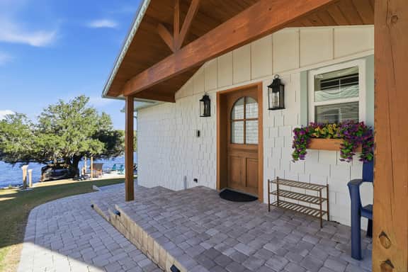 The Oak Cottage on Crystal Lake, 4BR/2BA, Sleeps 10 - Image 5